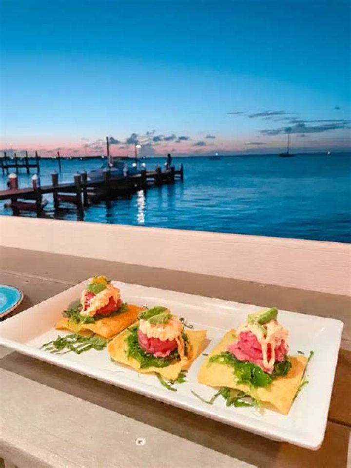 Lorelei Restaurant and Cabana Bar: A Culinary Paradise by the Water