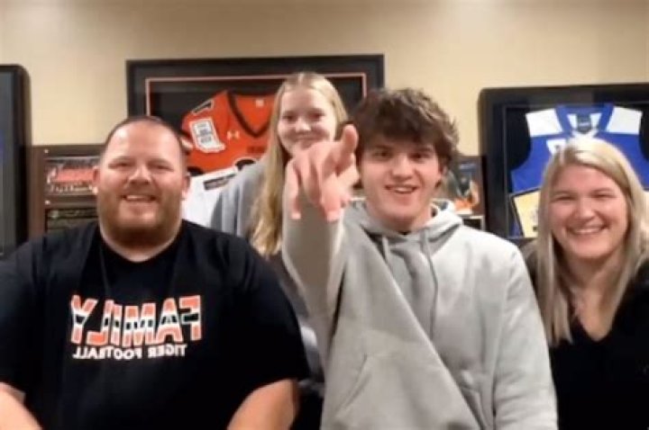 Ryan Knigga: The Rising Star of Digital Content Creation