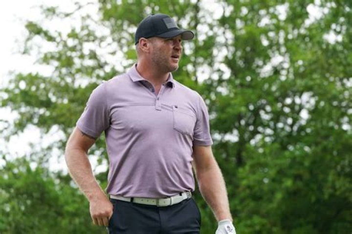 The Astounding Brian Urlacher Net Worth: Insights and Earnings