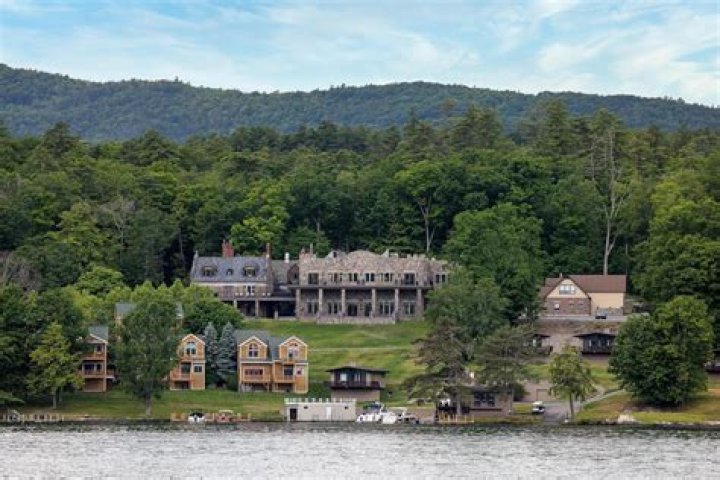 The Inn at Erlowest Lake George: A Luxurious Escape